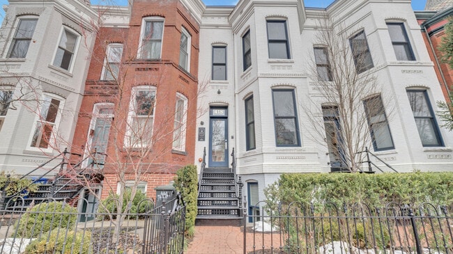 Building Photo - 418 7th St SE