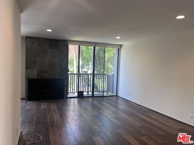 Building Photo - 1134 Alta Loma Rd