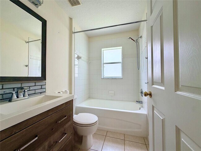 Building Photo - 7838 Carriage Pointe Dr