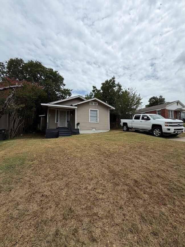 Building Photo - Charming 2 Bedroom Home for Rent in Como – Fort Worth, TX 76107