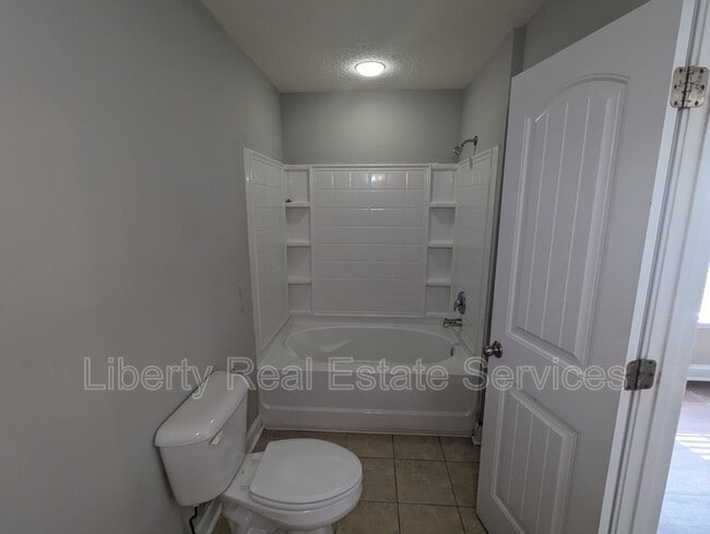 Building Photo - 407 Bradwell St