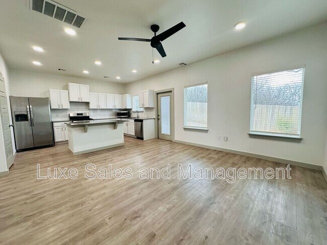 Building Photo - 7907 NW 135th Terrace