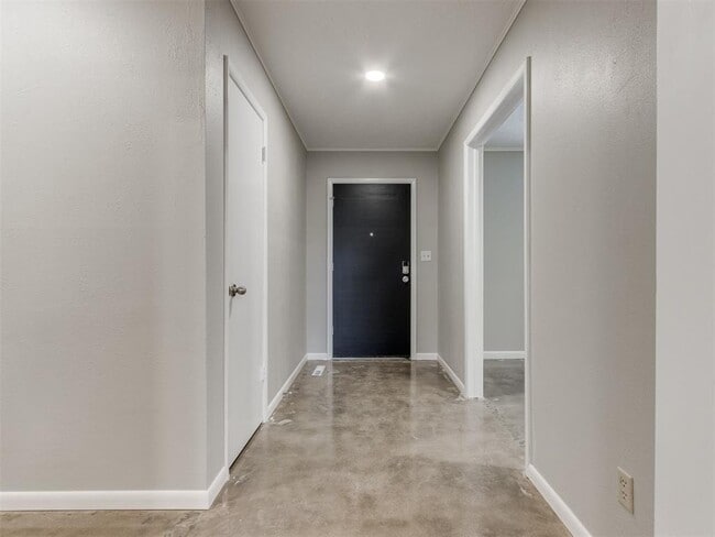 Building Photo - 2609 Brentwood Dr