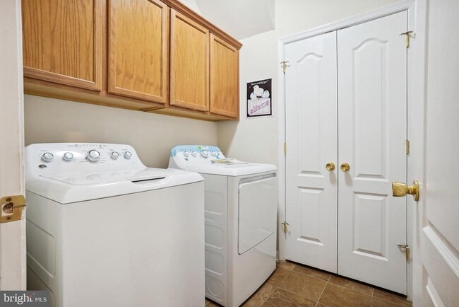 Building Photo - 13930 Greendale Dr