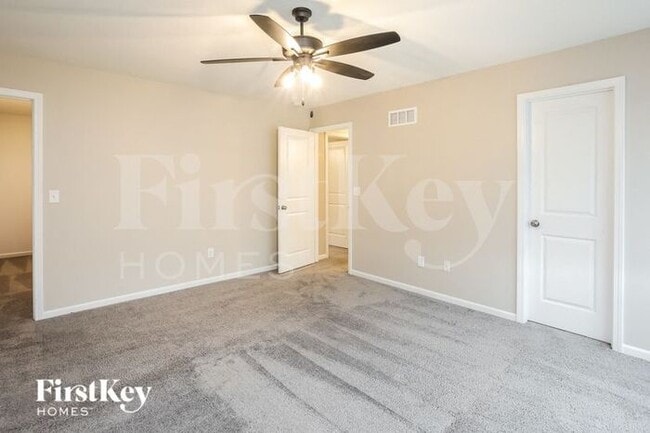 Building Photo - 5015 N Belmont Ave