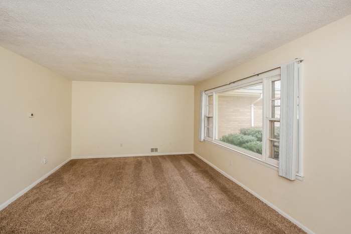 Building Photo - 709 Ernie Lu Ave