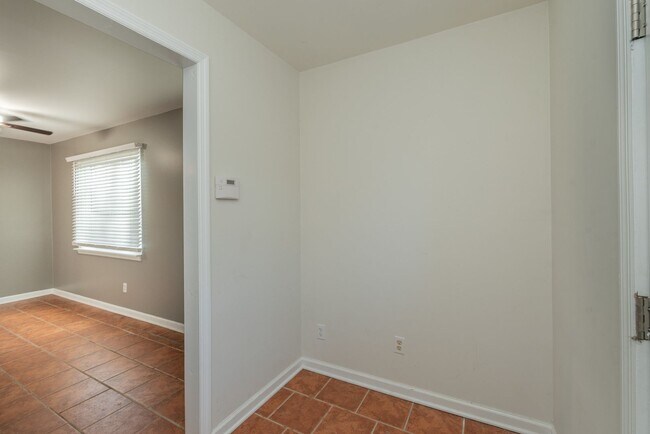 Building Photo - Fully Updated 3BR/2BA in Martinez – Vaulted Ceilings, Stone Fireplace & Fenced Yard!