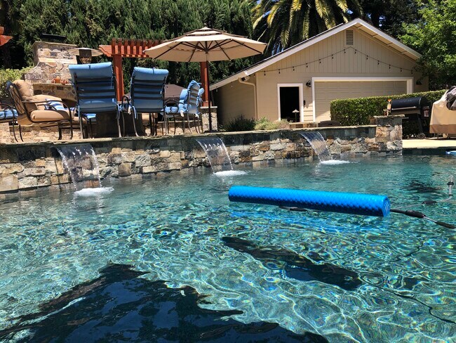 Building Photo - 125 Timberline Ct