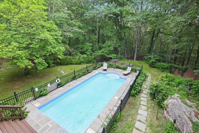 Primary Photo - 12 Rainbow Hill Rd