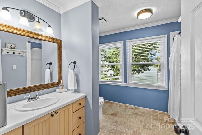 Building Photo - 9598 Riviera Dr