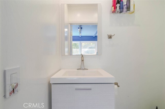 Building Photo - 660 Woodbury Rd