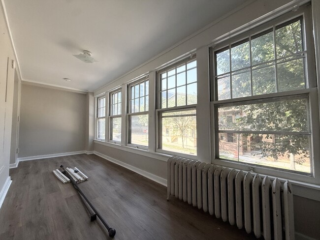 Building Photo - 207 N Pinckney St