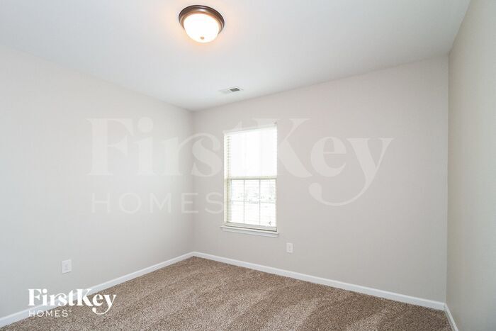 Building Photo - 105 Tannin Way