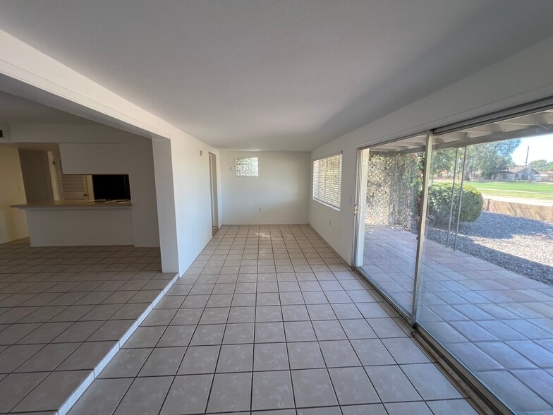 Building Photo - 848 S Saranac Ave