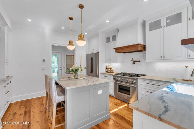 Building Photo - 146 Rumson Rd