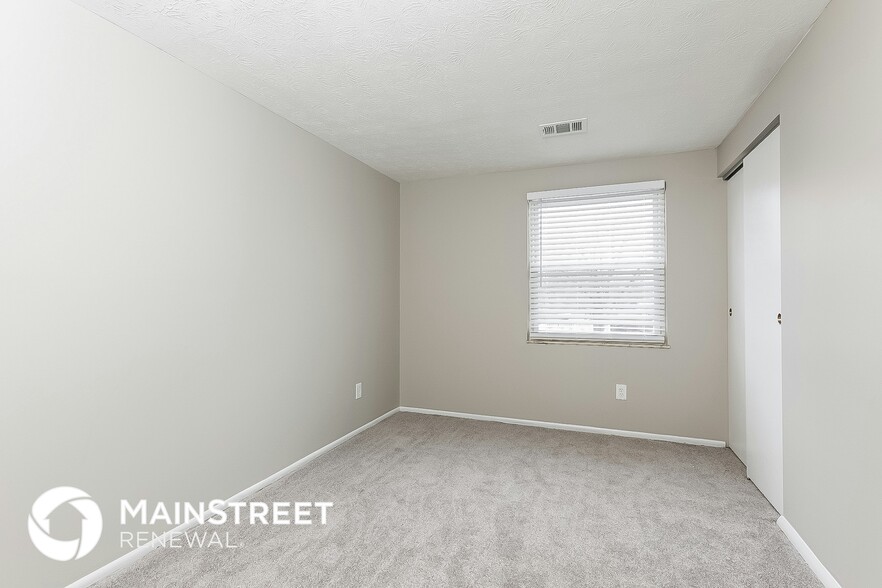 Building Photo - 2535 Stonington Ave
