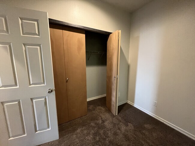 Building Photo - 1561 Cherrylane Ave S