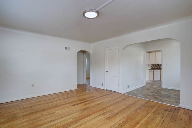 Building Photo - 1902 Washington Ave