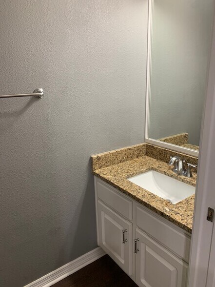 Building Photo - 14916 Salamander Pl