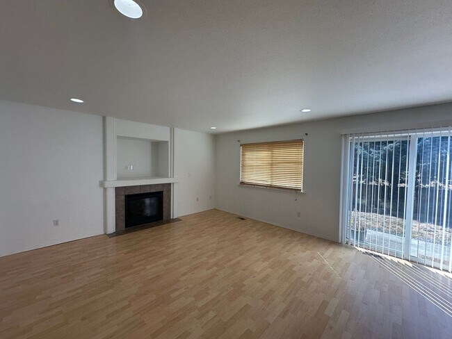 Building Photo - Charming 3-Bedroom Home in Autumn Hill – A...