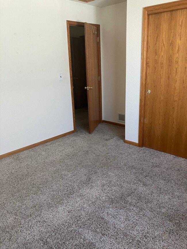 Building Photo - 160 Emilio Court