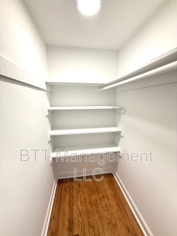 Building Photo - 8800 Plymouth St