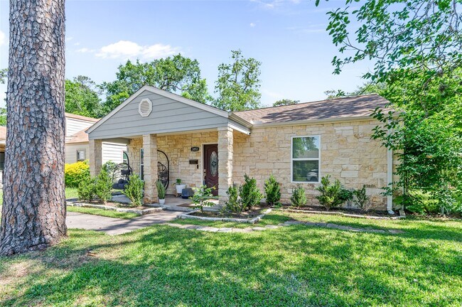 Building Photo - 3853 Rosedale St