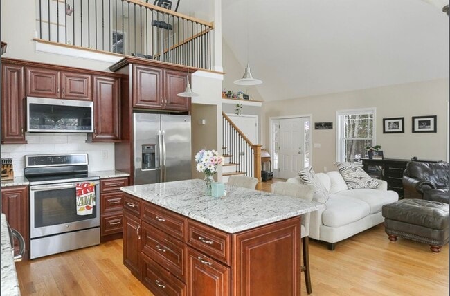 Building Photo - 9 Gulliver Ave