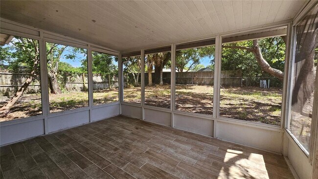 Building Photo - 6412 Pawling Ave