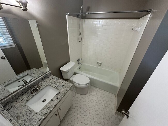 Building Photo - Now available!! – 672 W Front St, Unit C, ...