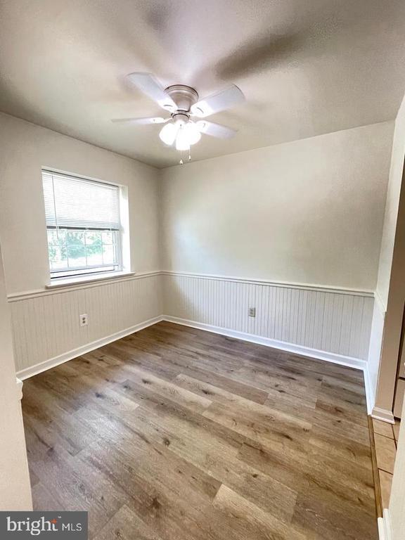 Building Photo - 3017 Valley Dr