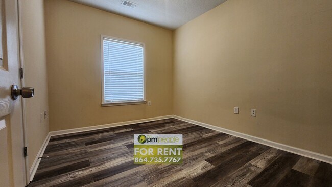 Building Photo - 3/2 Condo in Great Greenville Location!