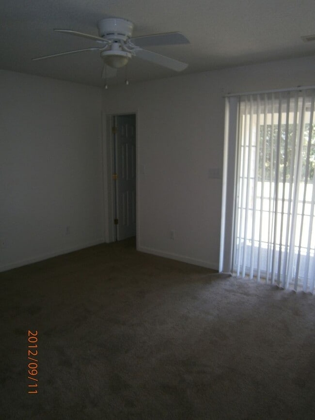 Building Photo - Spacious 2 bed 2 bath duplex, available soon!