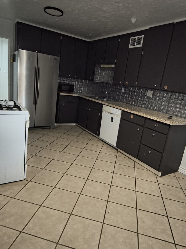 Building Photo - 5025 S 4460 W