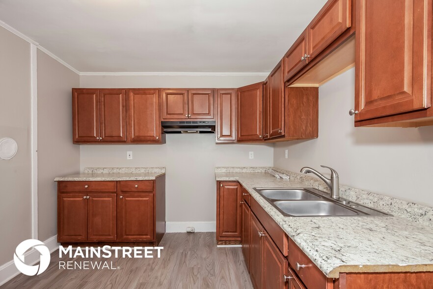 Building Photo - 2558 Hemphill St