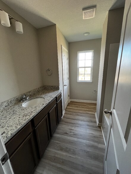 Building Photo - 202 Clover Meadow Ln