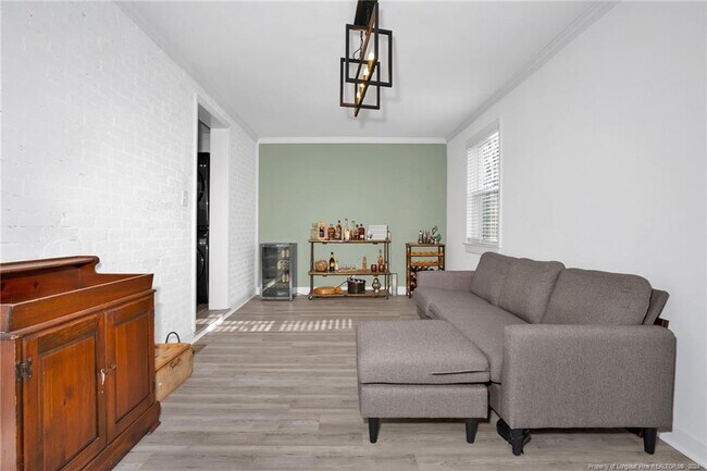 Building Photo - 506 Cross St