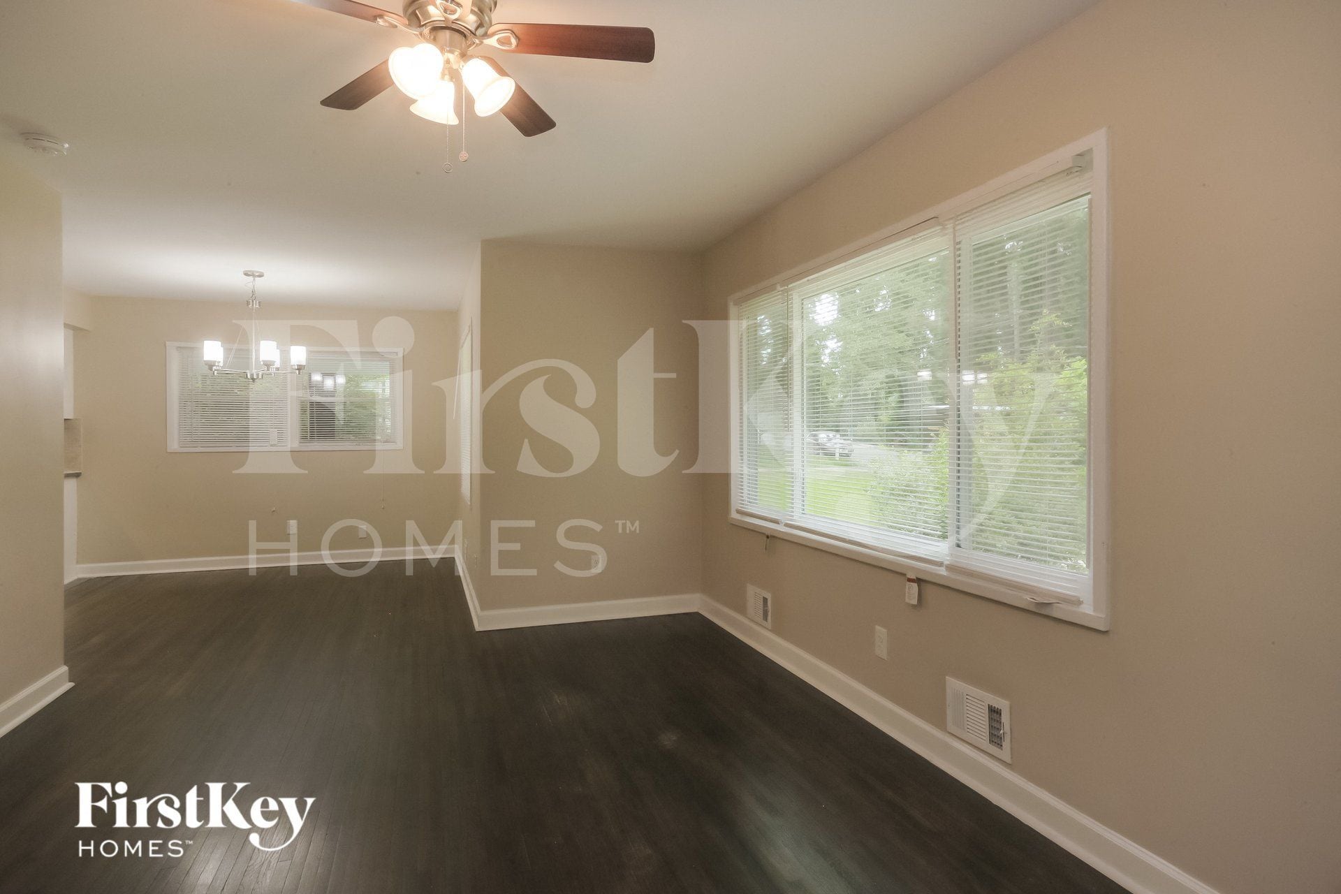 Building Photo - 1855 Shamrock Dr