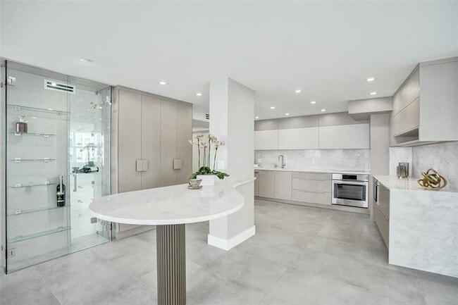 Building Photo - 209 N Fort Lauderdale Beach Blvd