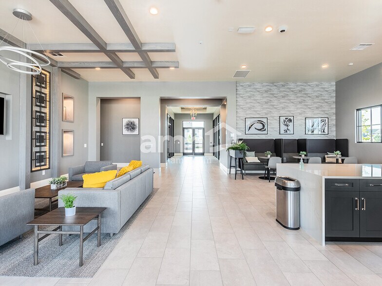 Building Photo - 9415 W Chino St