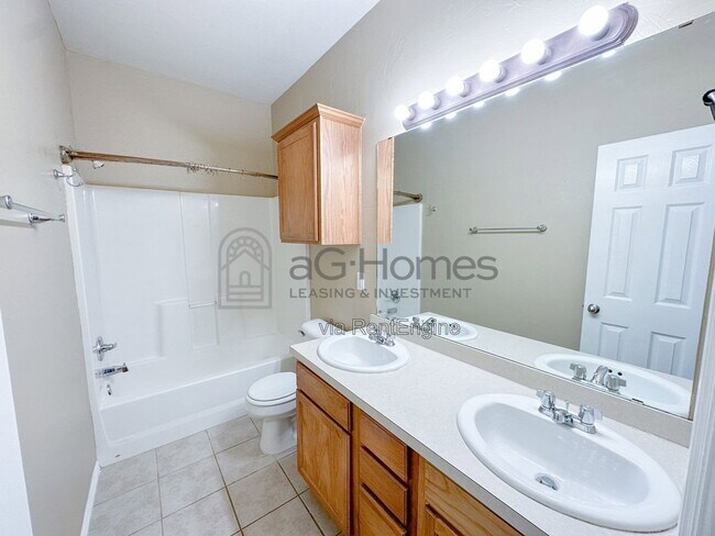Building Photo - 5925 SE 69th St