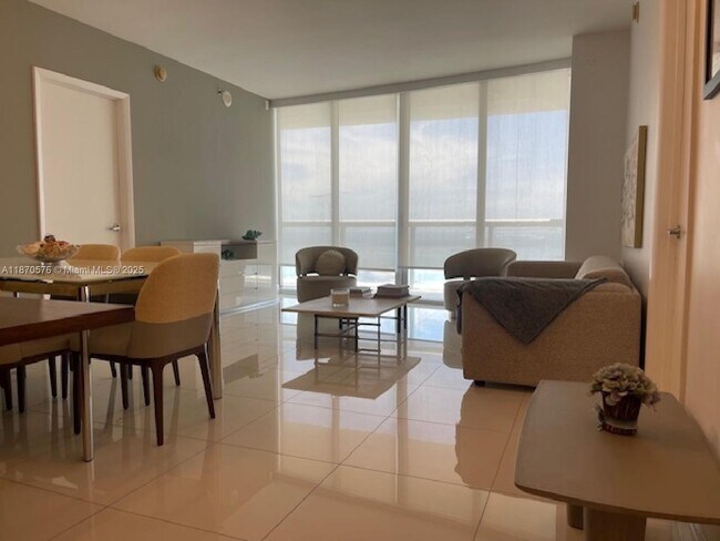 Building Photo - 475 Brickell Ave