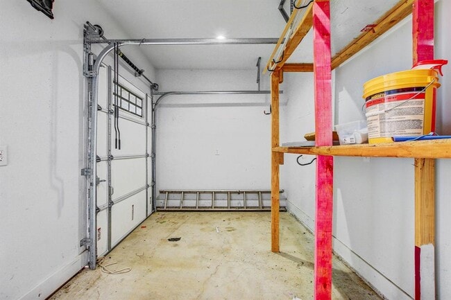 Building Photo - 109 Les Ln