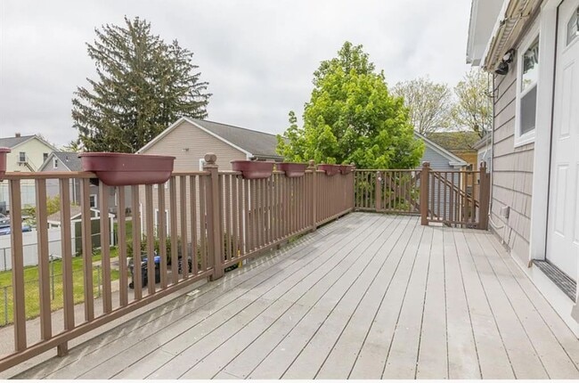 Building Photo - 205 Ives St