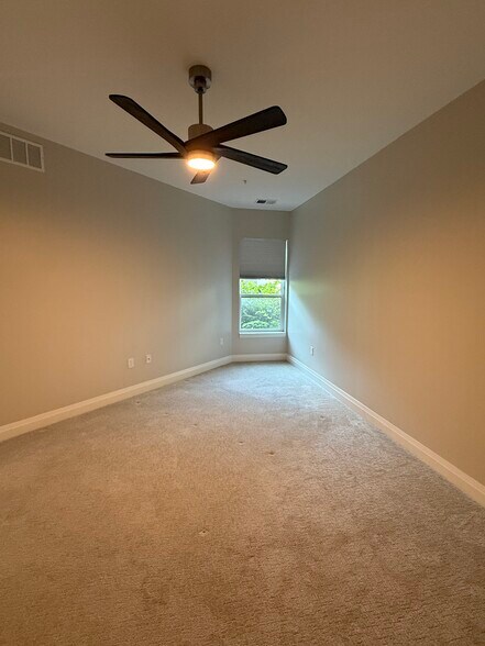 Building Photo - 6633 Dale Dr