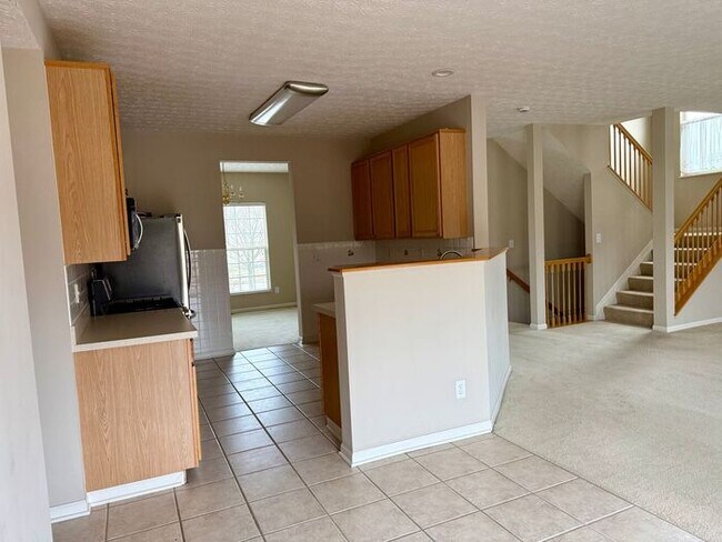 Building Photo - Gorgeous 4 bedroom, 2.5 bath home located in Pickerington Schools