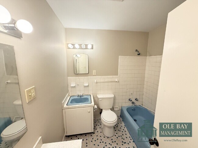 Building Photo - "Charming 3-Bed with Modern Comforts on Syracuse Street, Mobile!"  All approved applications are ...