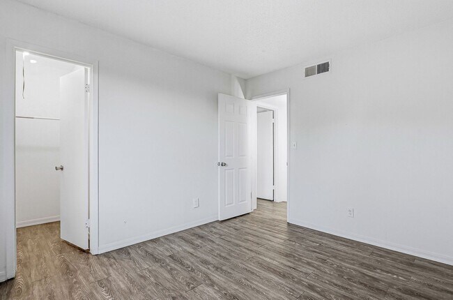 Building Photo - 4613 Sun Valley Dr