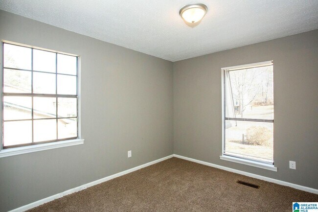 Building Photo - 118 Fox Hollies Blvd