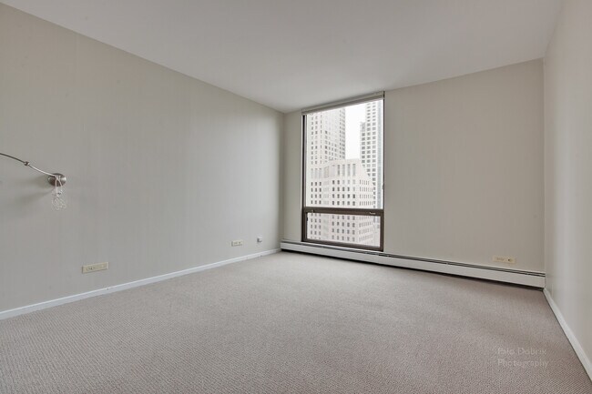 Bed 2 - 100 E Bellevue Plz